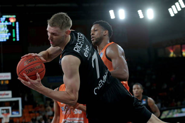 她曾在之前 她曾在之前