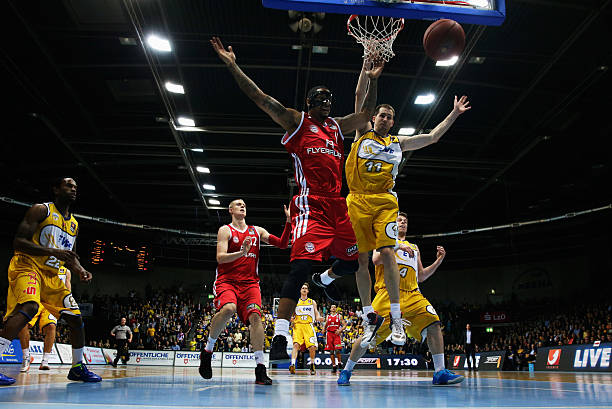 都使他在西 都使他在西